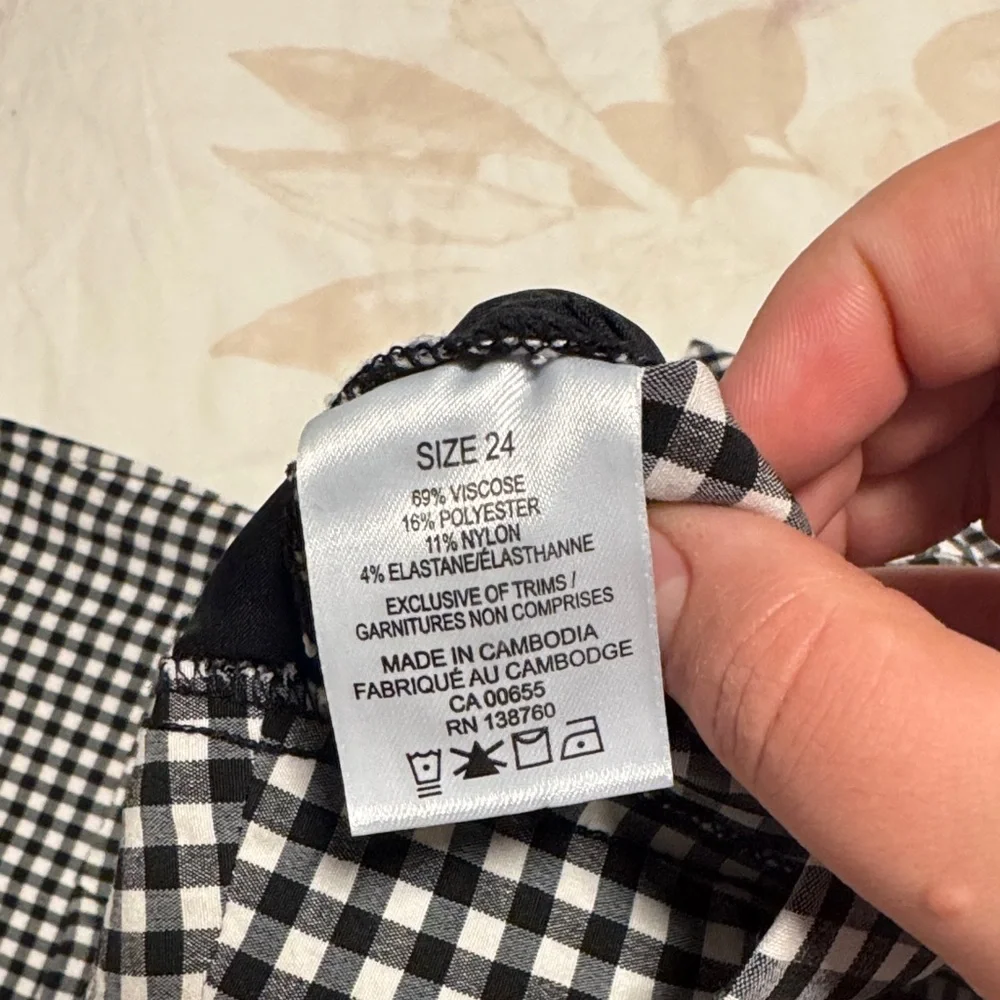 Black & White Gingham Ankle Pants - Picture 3 of 4